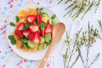Vegetable yogurt salad