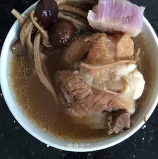 Tea and mushroom soup