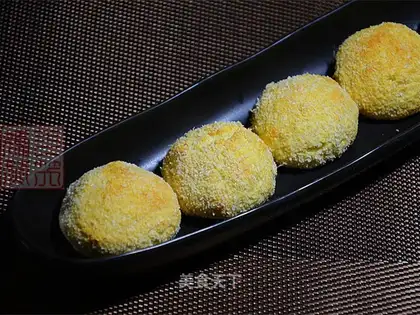 Gold coconut ball