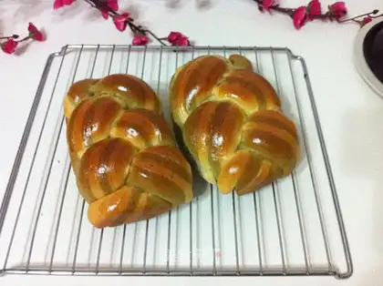 Teatail bread