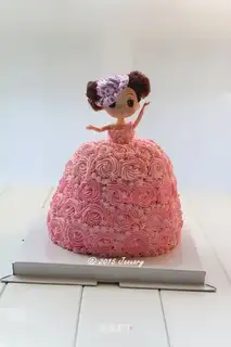 Fancy doll cake