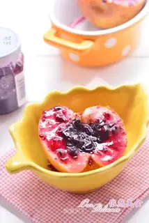 Blueberry sauce roasted apples