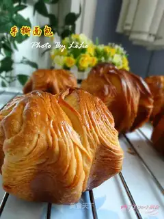 Danish hands tore bread