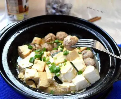 Tofu with mushroom meatballs