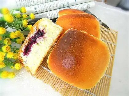 Blueberry jam bread