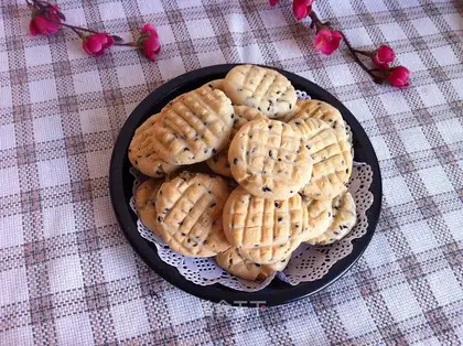 Black Sesame Flower Biscuit