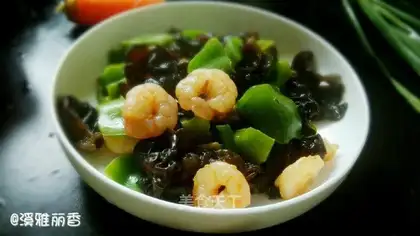 Shrimp peppers, black wood