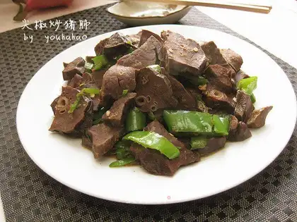 Pyramid fried pig lungs