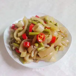Spicy pig skin