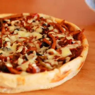 The bean petals ran into pizza