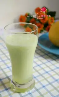 Gold pear celery juice