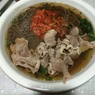 The lamb chops are cold noodles