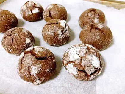 Chocolate cracker cookies