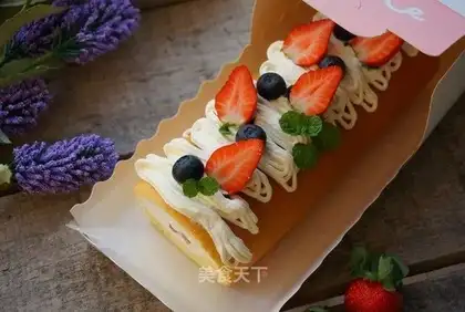 Strawberry roll