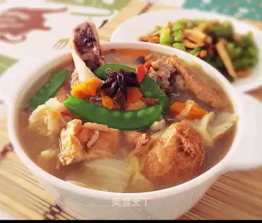 Big cabbage tofu stewed bones