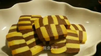 Double Chess Biscuit