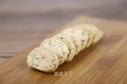 Red tea cake