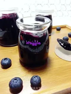 Fresh blueberry sauce
