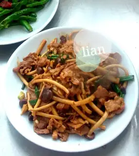 Tea mushroom fried meat