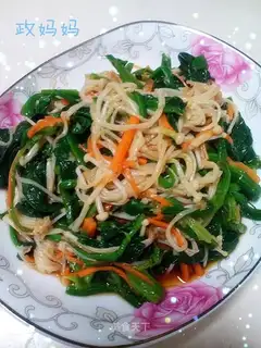 Spinach with golden needle mushrooms