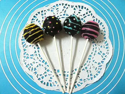 Sphere lollipop cake
