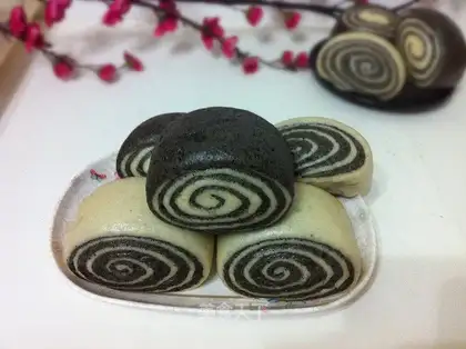 Black sesame rolls