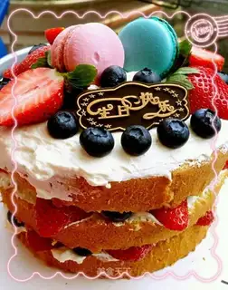 Strawberry blueberry naked cake