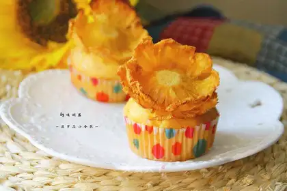Pineapple cupcakes