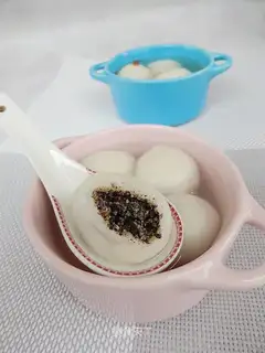 Cinnamon sesame soup