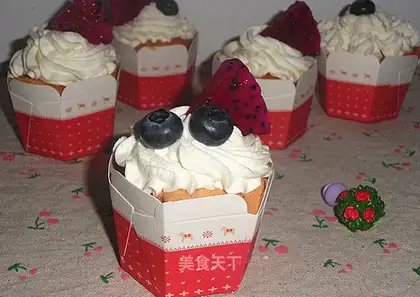 Flamingo fruit cupcakes