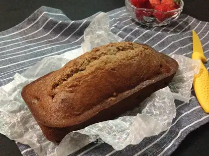 A raisin with a pound cake