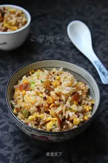 Squeeze eggs and fried rice