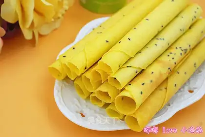 Sesame egg rolls