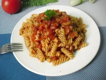 Tomato sauce and pasta