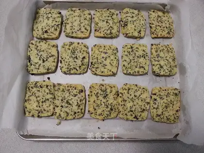 Black Sesame Seaweed Biscuit
