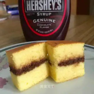 Chocolate sauce cake