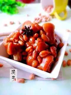 Roasted pig hoof and peanut stew