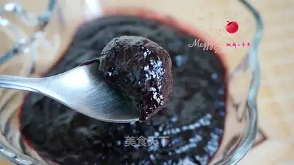 Strawberry saloon sauce