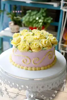 Like flowers with rose cakes