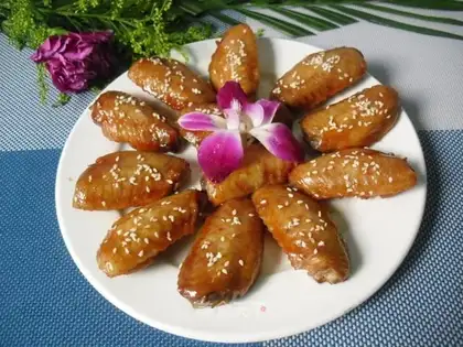 Honey-cooked chicken wings
