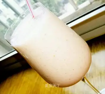Banana strawberry milkshake