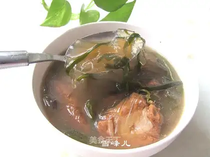Ribbon seaweed soup