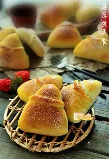 Strawberry cheese triangle