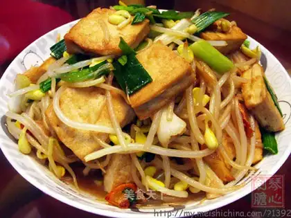 stir-fried tofu with bean sprouts