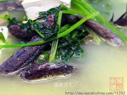 Jumping fish and coriander tofu soup