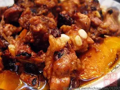 Steamed pork ribs with pumpkin