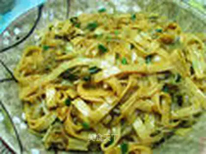 stir-fried rice noodle with bean sprouts