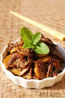 Braised gluten with tea tree mushroom