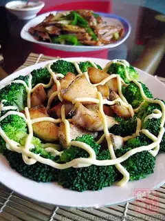 Silver cod and broccoli salad