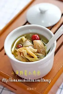 Mountain bamboo shoots and wild mushrooms chicken soup